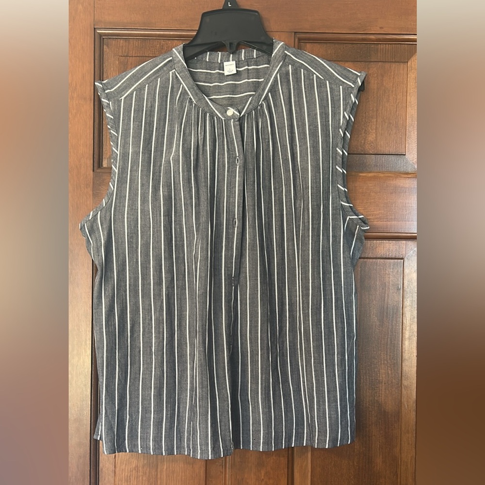 Old Navy Gray and White Striped Button Down Shirt